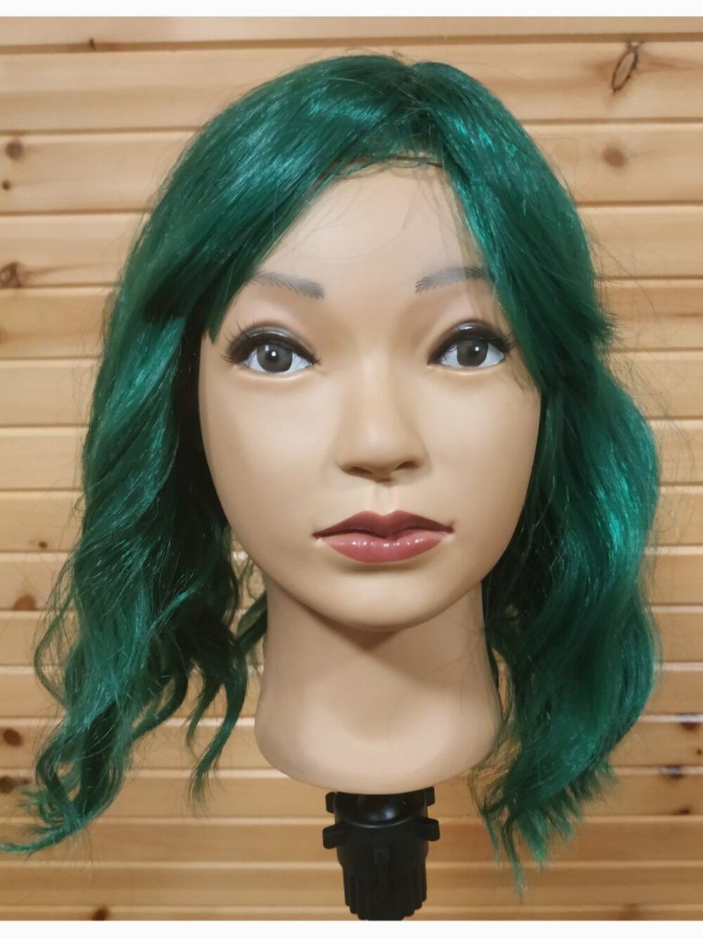 14" Wavy Green Wig with Bangs
